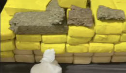 Carro de São Miguel do Oeste é flagrado com mais de 22 kg de maconha e cocaína na BR-282