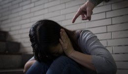 Mulher grávida denuncia violência psicológica praticada pelo padrasto