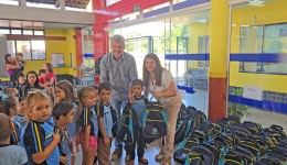 Bom Jesus do Sul entrega quase 600 mochilas e kits escolares para alunos da rede municipal