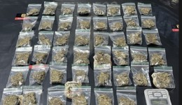 Operação prende homem por tráfico e apreende drogas escondidas em sofá
