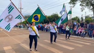 Comunidade celebra Independência com desfile cívico de 7 de Setembro