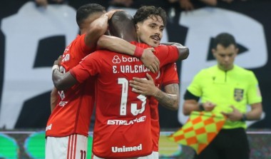 Inter vence, confirma vaga na Sul-Americana e deixa Corinthians sob risco