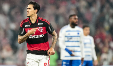 Flamengo vence o Cruzeiro no Maracanã e entra no G4 do Brasileirão