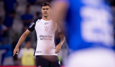 Cruzeiro e Corinthians empatam em duelo equilibrado no Mineirão