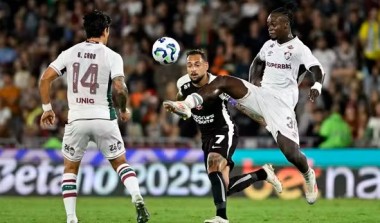 Em jogo morno, Corinthians marca no segundo tempo e bate o Fluminense no Maracanã