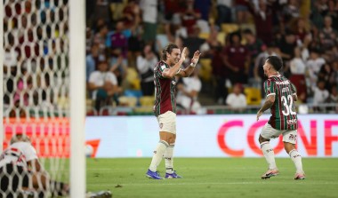 Fluminense vence o São Paulo no Maracanã e encosta nos líderes do Brasileirão