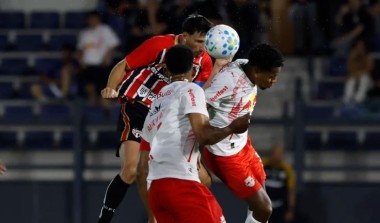 São Paulo vira sobre o Bragantino fora de casa e segue líder do Brasileirão