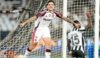 Flamengo vence o Botafogo por 3 a 0 no Nilton Santos e entra no G4 do Brasileirão