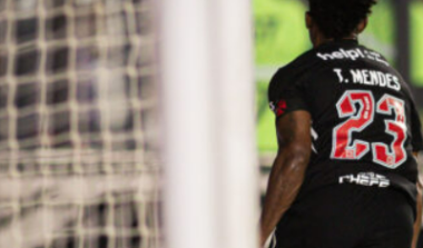 Thiago Mendes marca e Vasco vence o Athletico Paranaense em São Januário