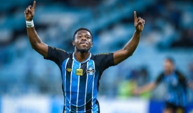 Grêmio pressiona e vence o Riestra na Arena pela Sul-Americana