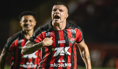 Vitória vence Atlético-MG no Barradão e amplia invencibilidade no Brasileirão