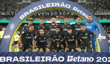 Botafogo empata sem gols com o Vitória em jogo atrasado do Brasileirão