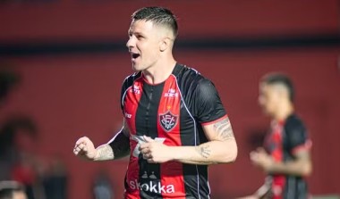 Vitória derrota o Vasco no Barradão no retorno do Brasileirão