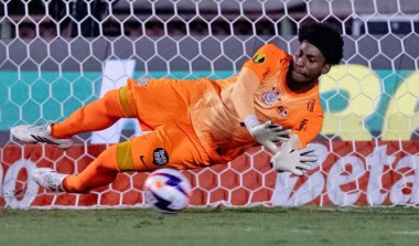 Corinthians vence nos pênaltis e elimina a Portuguesa no Paulistão 2026