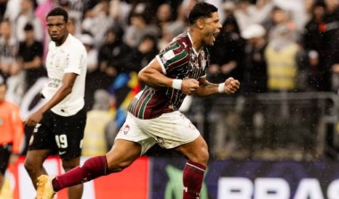 Hulk faz 2, Flu sobe para 3° e deixa pressionado Corinthians perto do Z4