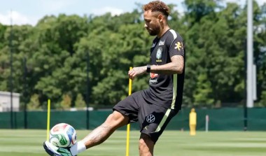 Neymar volta a treinar com o grupo e anima seleção brasileira antes de duelo contra o Haiti