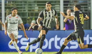 Santos vence o Atlético-MG na Vila Belmiro com gol de Moisés