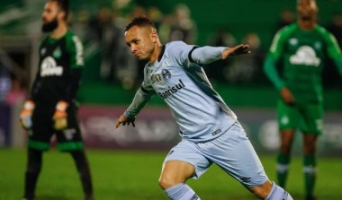 Grêmio volta a enfrentar a Chapecoense após quase quatro anos; veja retrospecto