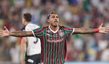 Fluminense vence o Corinthians no Maracanã e assume a vice-liderança