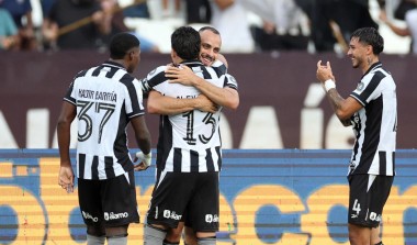 Arthur Cabral marca três, Botafogo vence o Corinthians e empurra rival para o Z4