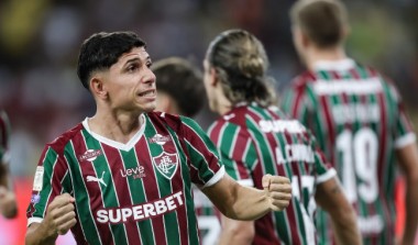 Fluminense vence a Chapecoense no Maracanã e segue na briga pela liderança
