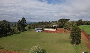 Campo da Linha Sede Marina recebe novas arquibancadas e vestiários
