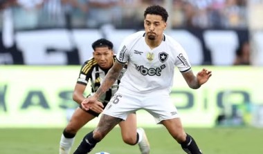 Atlético-MG derrota Botafogo e vence a primeira no Brasileirão