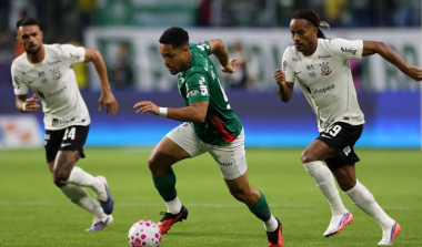 Palmeiras goleia o corinthians por 4 a 1 e aumenta pressão sobre o rival
