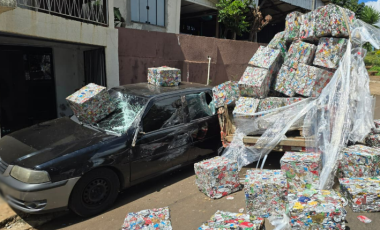 Motorista foge de tentativa de abordagem, provoca acidente e escapa para a Argentina