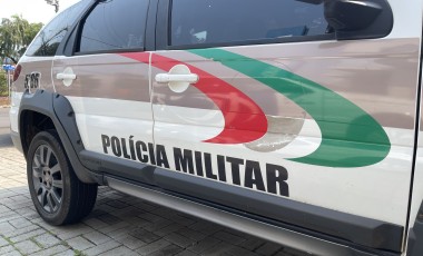 Mulher encontra casa revirada e tem objetos furtados ao voltar do trabalho