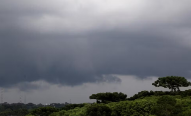 Paraná tem alerta de tempestade com risco de granizo e ventos de até 100 km/h