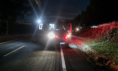Mulher fica ferida após queda de moto na BR-280