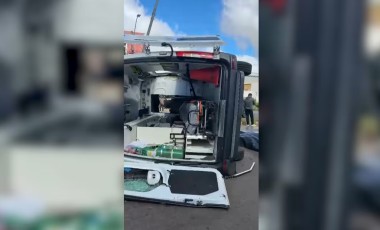 Ambulância do Samu capota após ser atingida por carro em cruzamento