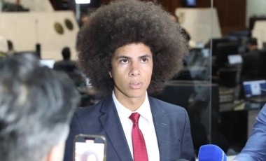 Justiça suspende processo que poderia cassar mandato de Renato Freitas