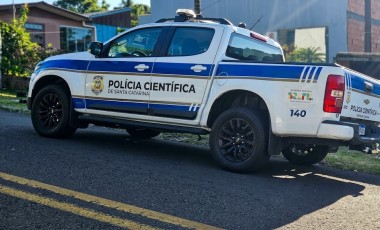 Polícia Científica realiza perícia após furto em salão de beleza