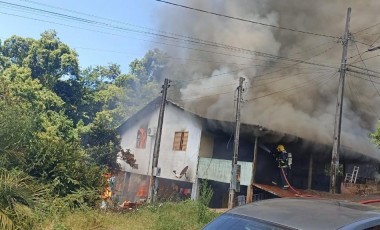 Incêndio criminoso atinge duas residências no Bairro Estrela