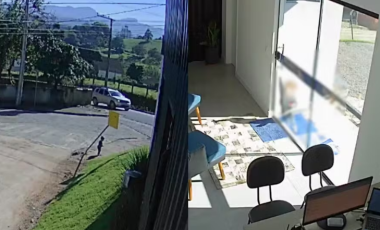 Diretora e vigia de creche são indiciados após bebê sair sozinho da unidade