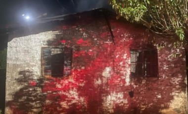 Incêndio destrói residência; morador é encaminhado ao hospital