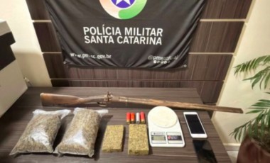 Homem que danificou carros em São Miguel do Oeste é preso; irmão é preso por tráfico e porte de arma