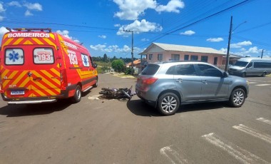Duas mulheres ficam feridas em colisão entre moto e Mitsubishi no Centro