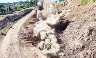 Após danos causados por detonação, empresa responsável realiza conserto em residências e garante que situação era prevista