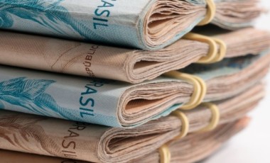 Real registra forte desvalorização no mercado internacional após reeleição de Lula