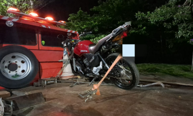 Motocicleta com mais de R$ 24 mil em notificações de trânsito é apreendida
