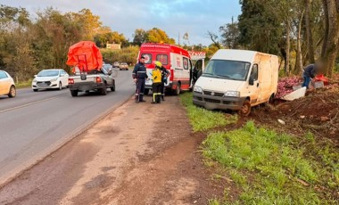 Colisão entre três veículos deixa casal ferido na BR-282