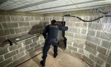 Túnel clandestino liga empresas e entra na mira da Polícia Federal