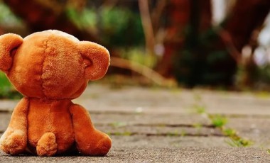 Sem banheiro e cercadas por lixo: sete crianças são encontradas em situação de abandono em Criciúma