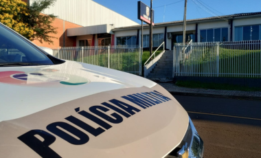 Dois homens são presos por descumprimento de medida protetiva e ameaças contra a própria mãe