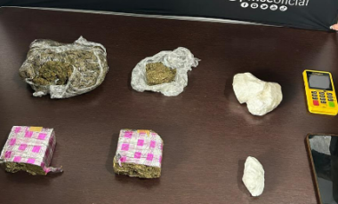 Mulher é presa com mais de 900 gramas de drogas após tentativa de fuga na BR-282