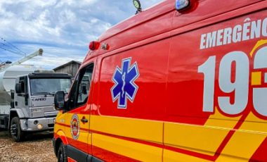 Motorista sofre descarga elétrica após caminhão encostar em fio de alta tensão no Oeste de SC