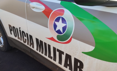 Homem ameaça companheira com arma branca durante discussão por ciúmes